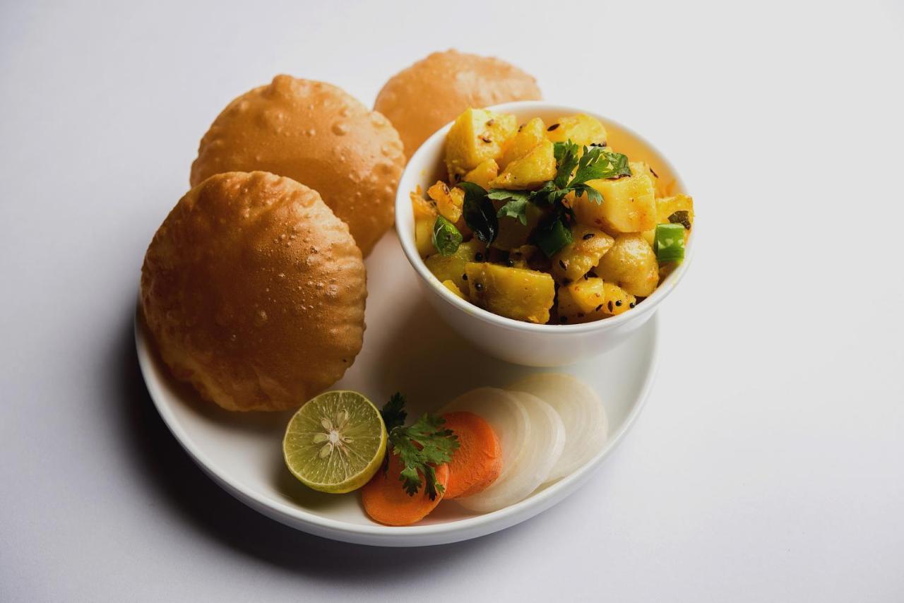 Hotel Collection O White Saffron Near Rohini Sector 18 Metro Station Delhi Zewnętrze zdjęcie