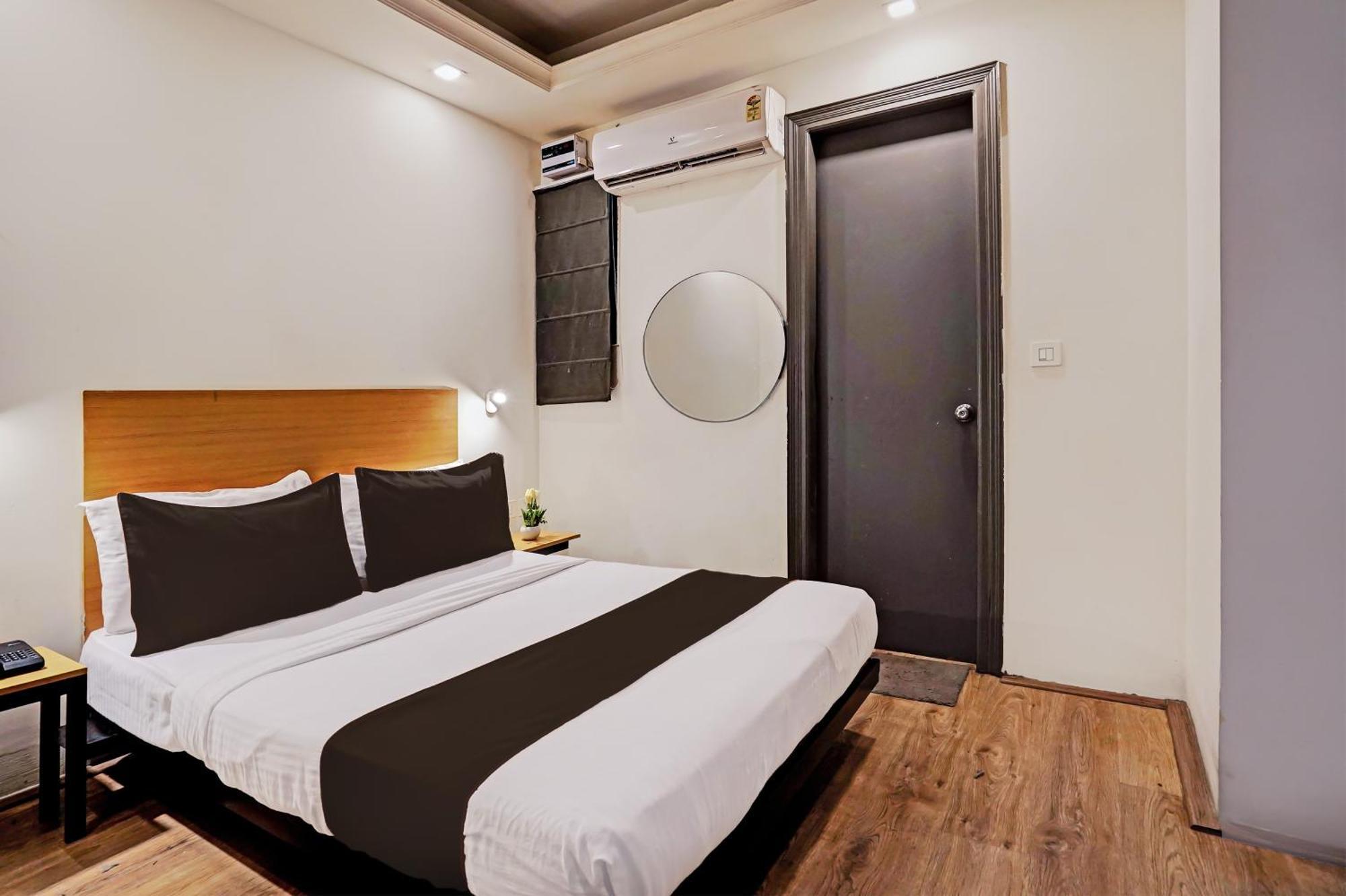 Hotel Collection O White Saffron Near Rohini Sector 18 Metro Station Delhi Zewnętrze zdjęcie