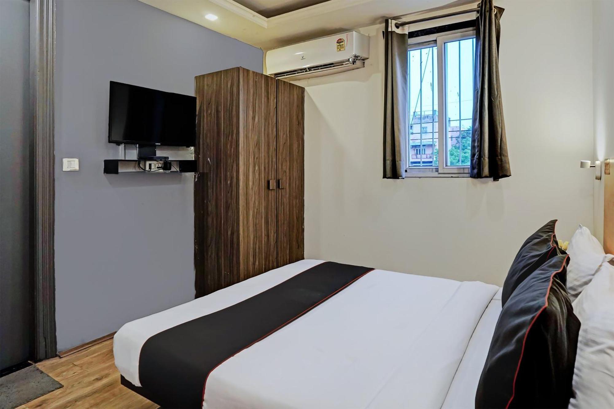 Hotel Collection O White Saffron Near Rohini Sector 18 Metro Station Delhi Zewnętrze zdjęcie